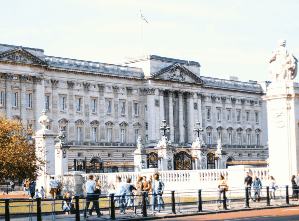 Cung điện Buckingham Palace- địa điểm du lịch London nổi tiếng
