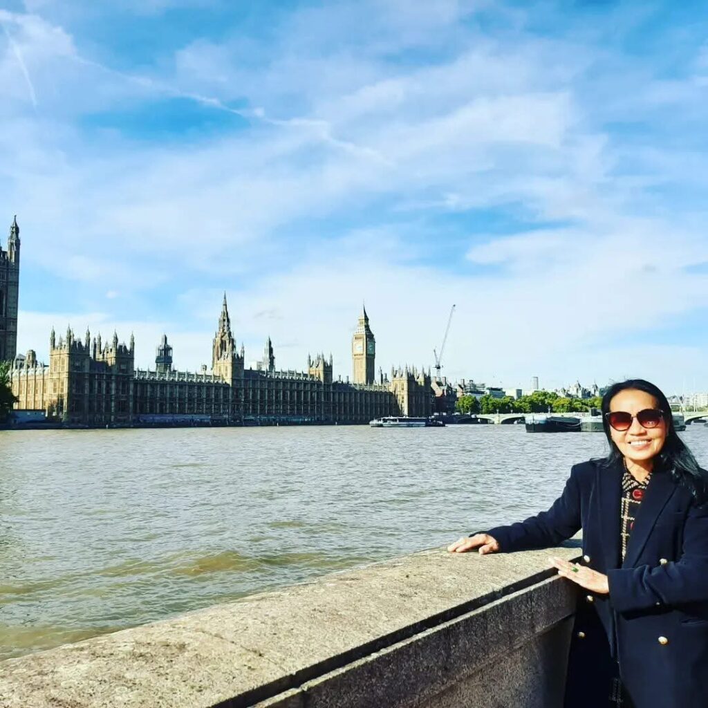 Mẹ tôi chụp ảnh cùng Big Ben – trải nghiệm đáng nhớ tại thủ đô nước Anh