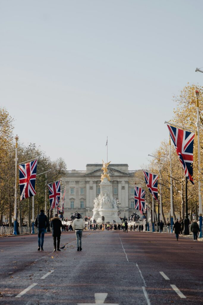 địa điểm du lịch London - cung điện Buckingham Palace.