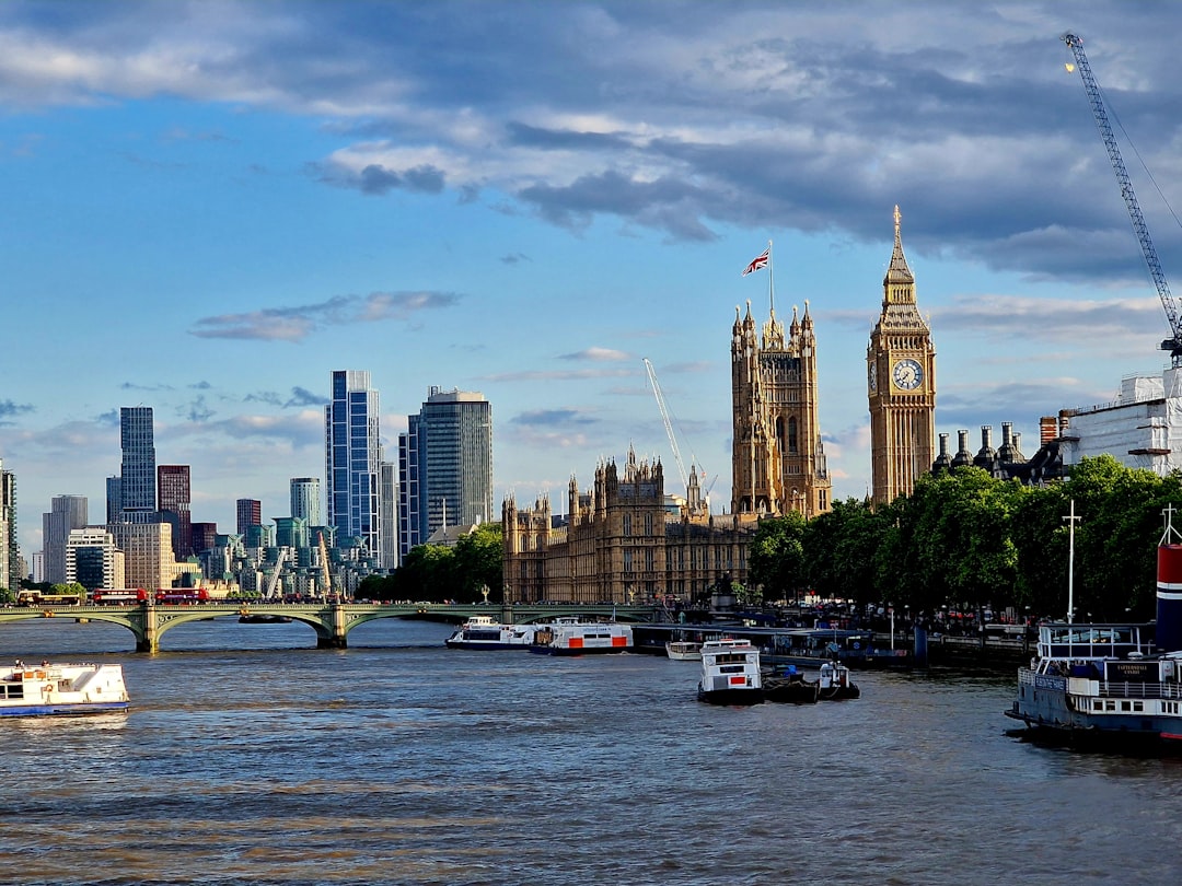 Toàn cảnh Houses of Parliament với kiến trúc Gothic độc đáo tại London