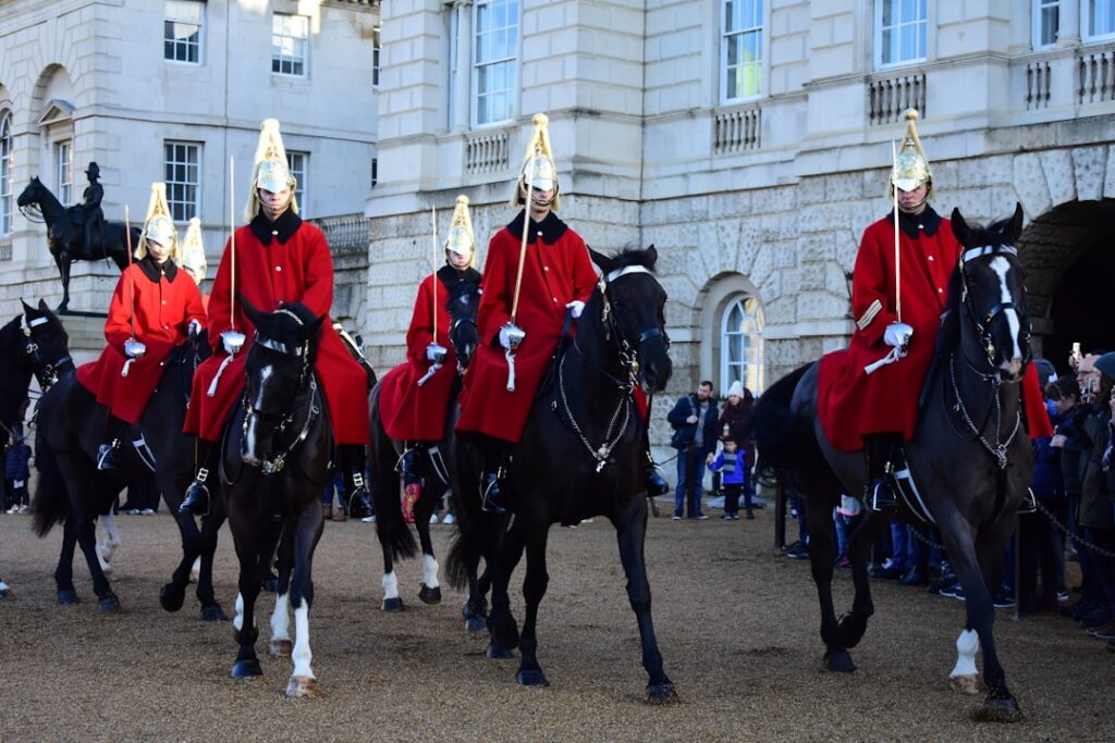 Lễ đổi gác tại cung điện Buckingham – nghi thức truyền thống thu hút du khách