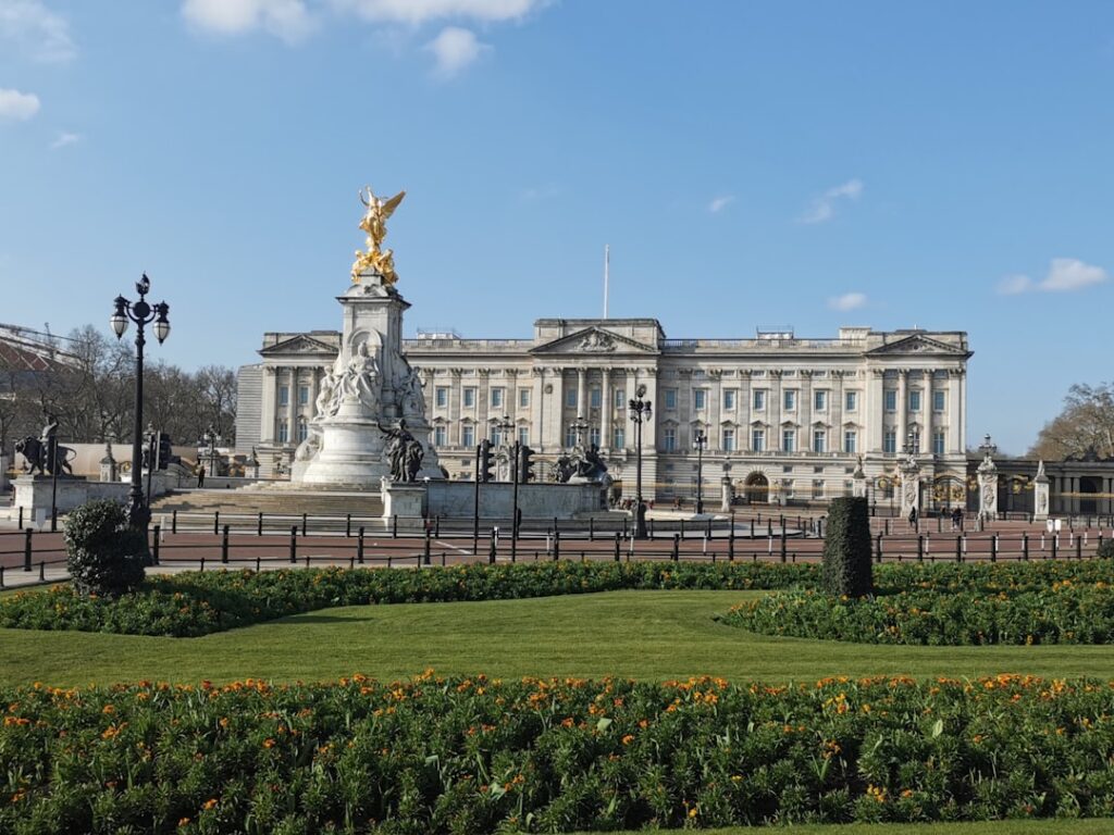 Cung điện Buckingham – nơi ở chính thức của hoàng gia Anh tại London