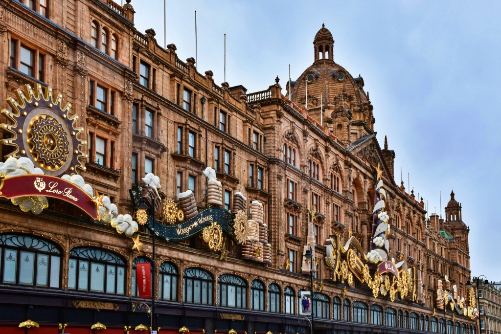 Harrods London – biểu tượng mua sắm xa xỉ trong hành trình du lịch Anh Quốc
