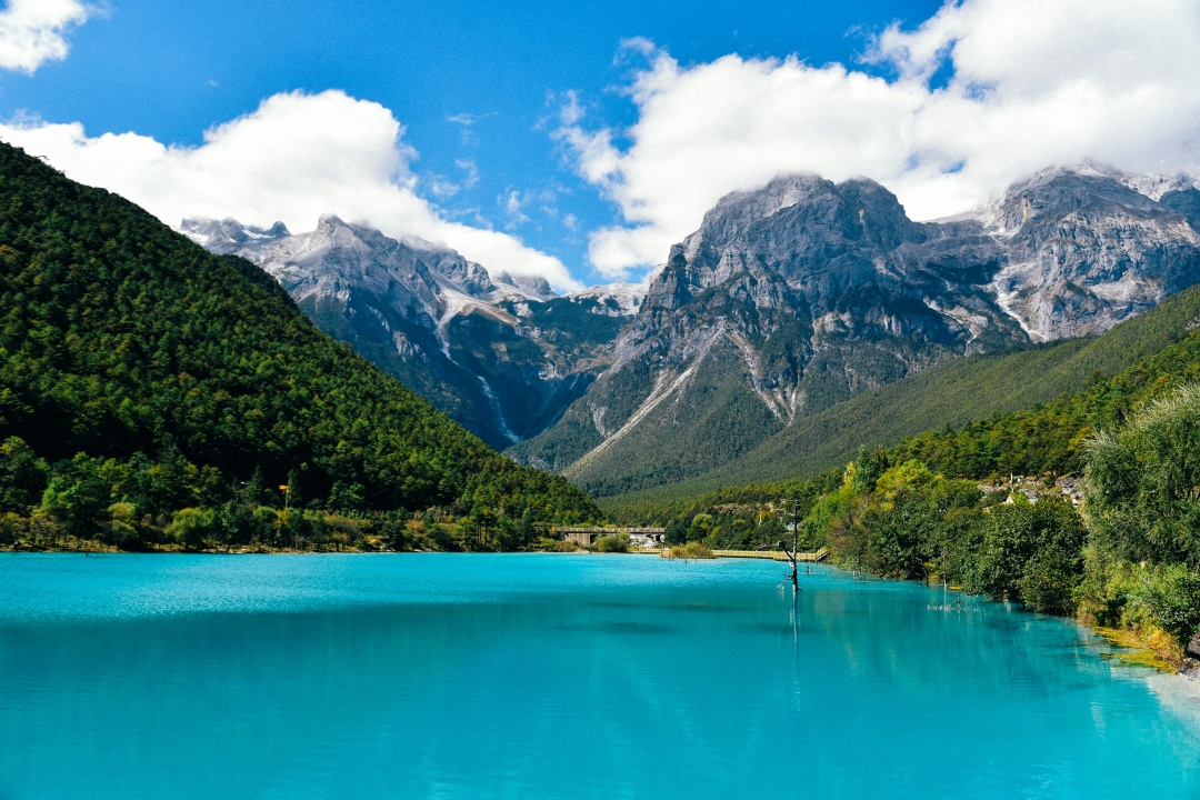 Hồ nước Yulong tuyệt đẹp tại Lệ Giang