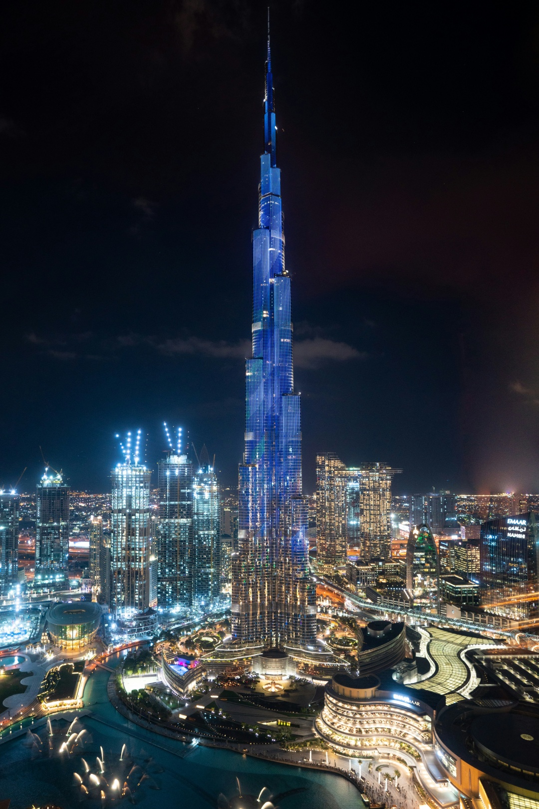 Burj Khalifa về đêm của UAE - Du lịch châu Á cao cấp