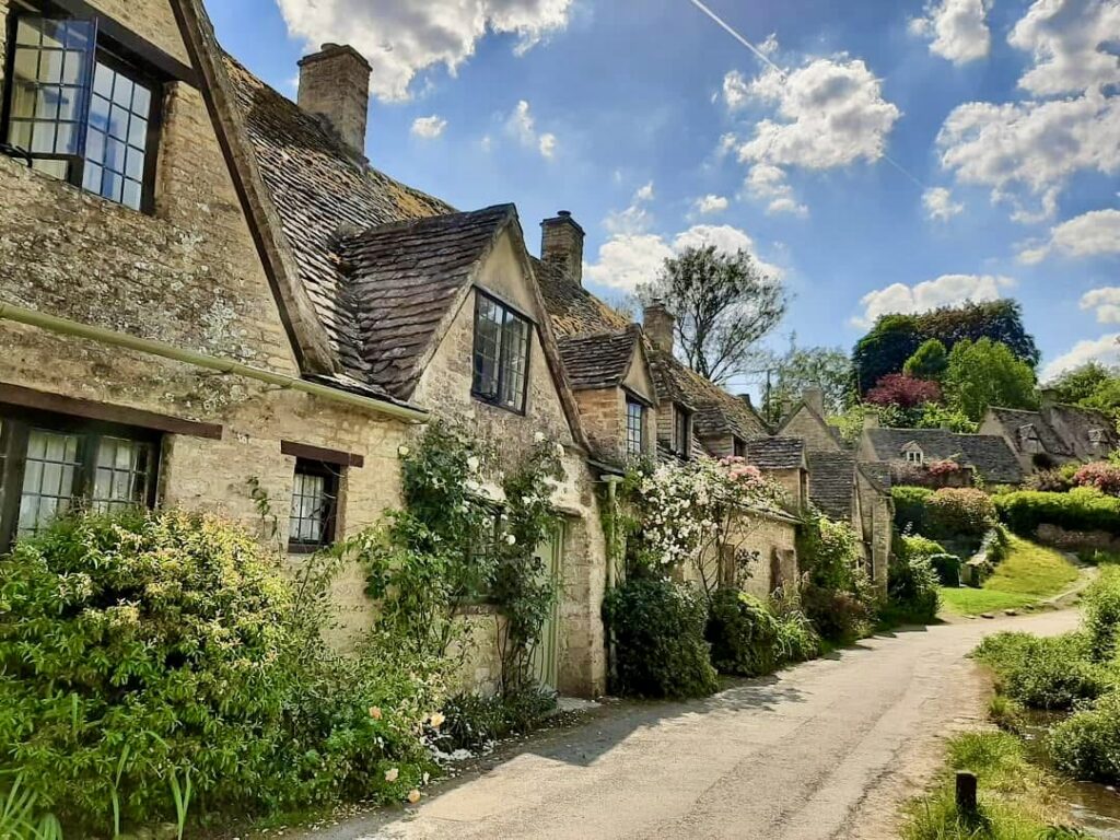 Cotswolds – làng quê cổ tích nước Anh trong chuyến du lịch Anh Quốc