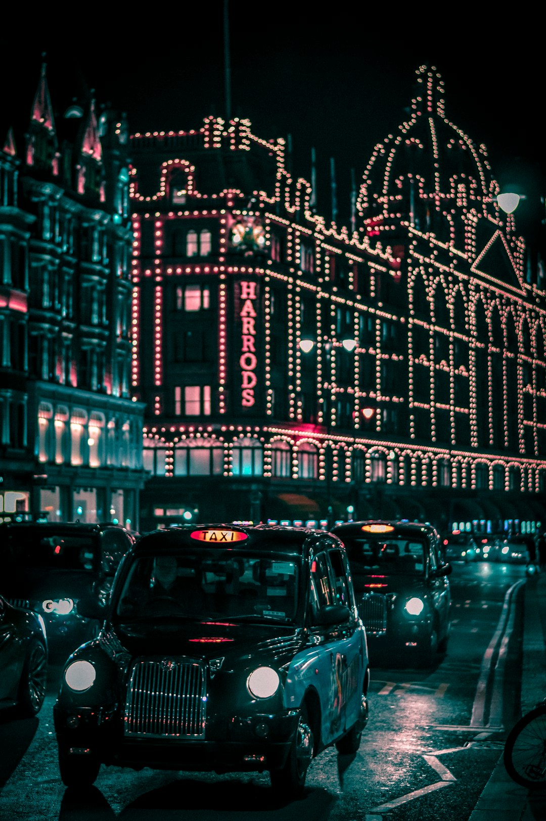 Du lịch London cao cấp - Khu shopping nổi tiếng Harrods