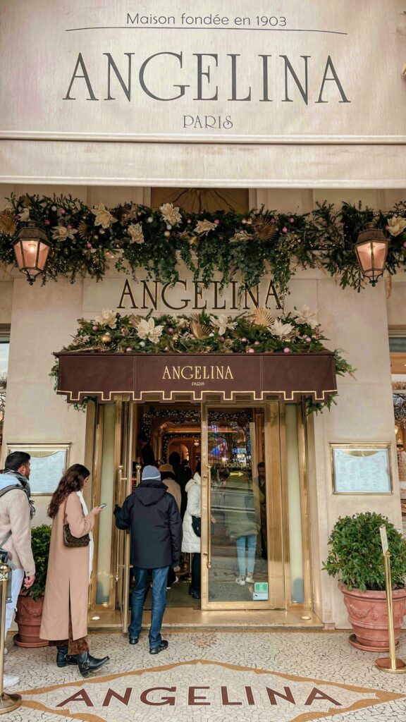 Hot chocolate L’Africain và bánh Mont Blanc tại Angelina Paris, không gian Belle Époque