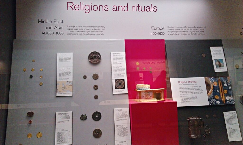 Giải thích tôn giáo tại bảo tàng Anh