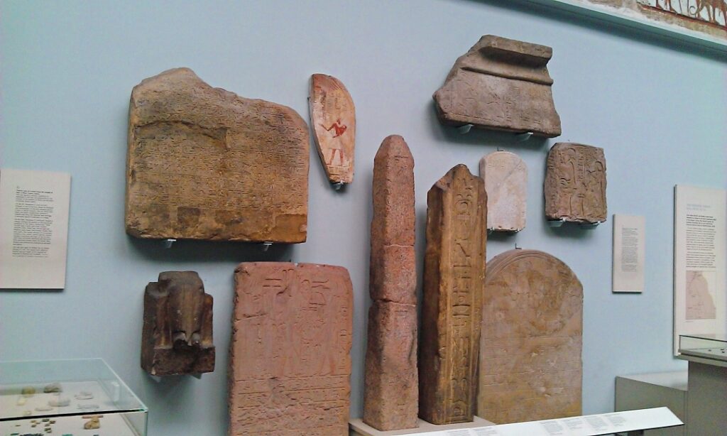 Những phiến đá cổ