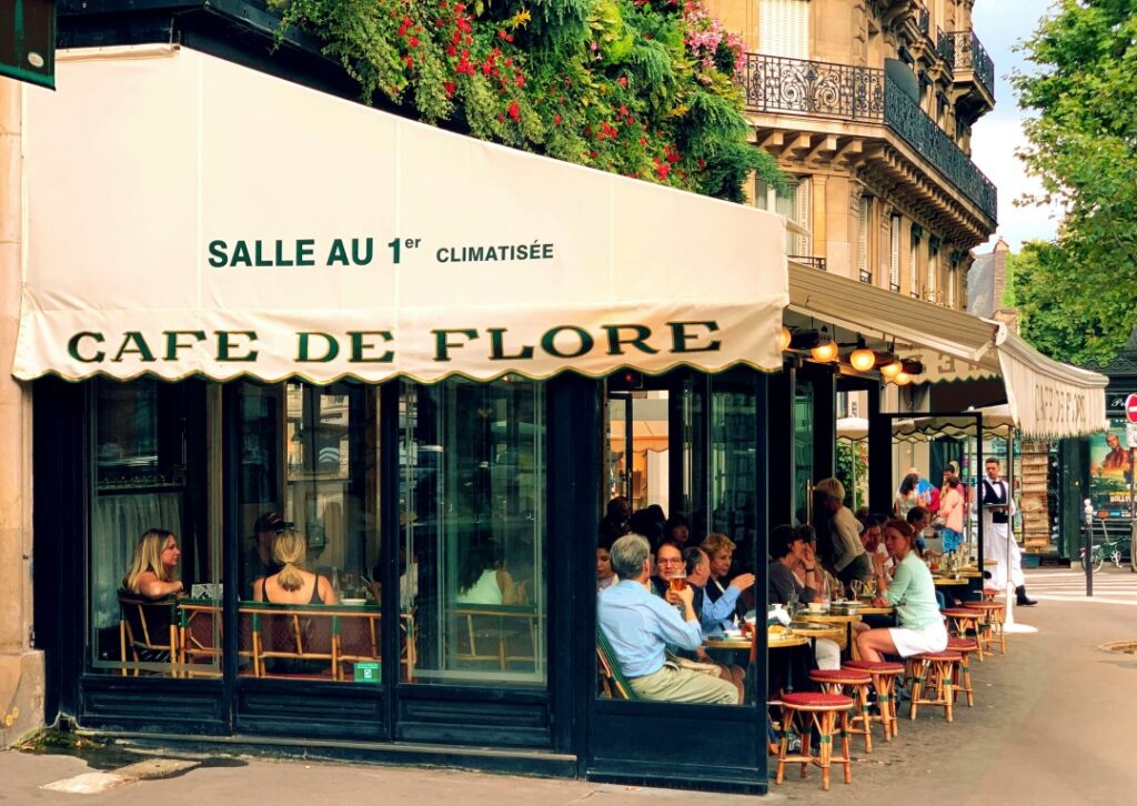 Cafe de Flore - một trong top biểu tượng của cafe Paris