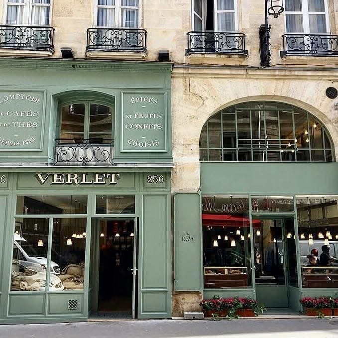 Café Verlet Paris nổi tiếng với café rang thủ công và không gian vintage gần Louvre.