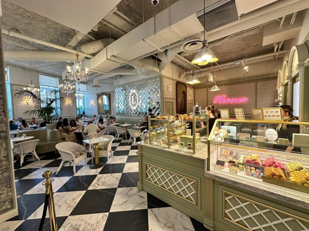 Ladurée - biểu tượng của sự thanh lịch Paris