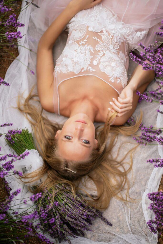 váy cưới trắng ngời tuyệt đẹp tại cách đồng hoa oải hương Pháp - Valensole