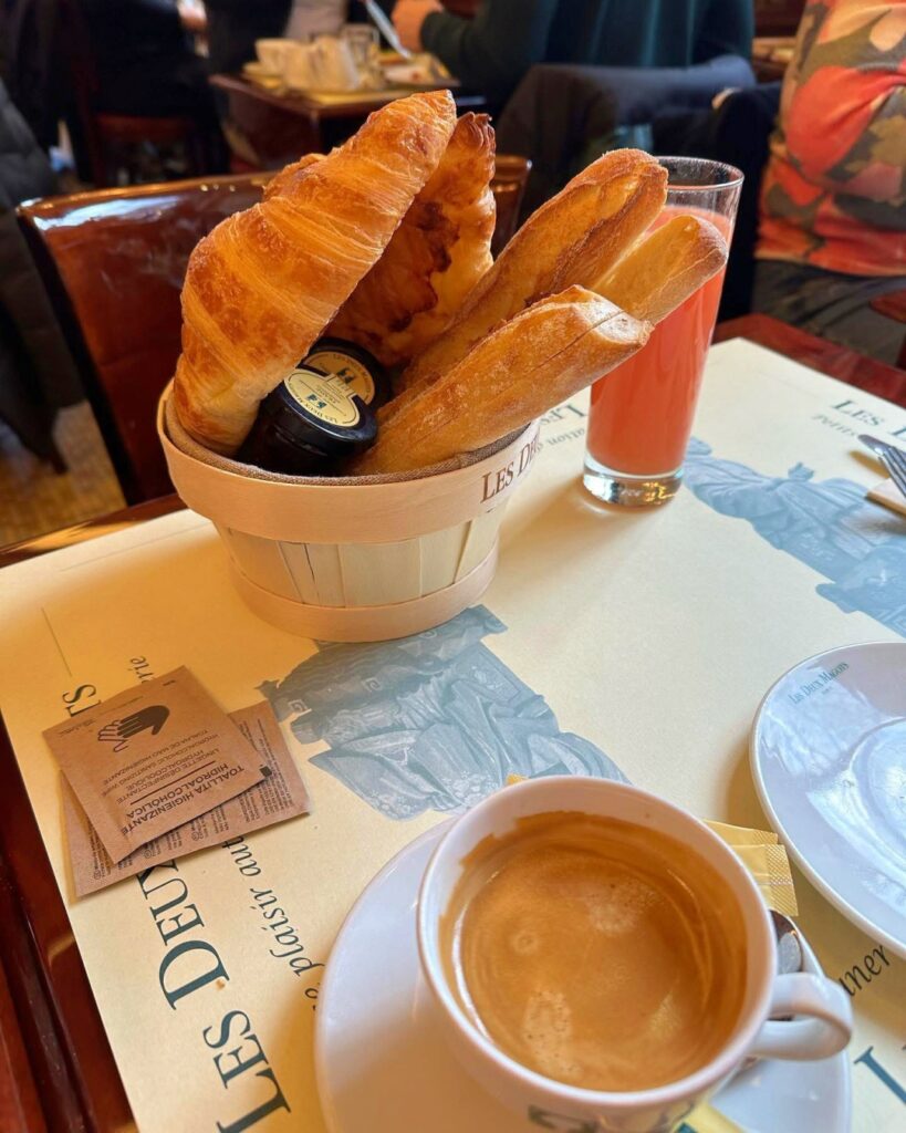Les Deux Magots cafe - Parisian style