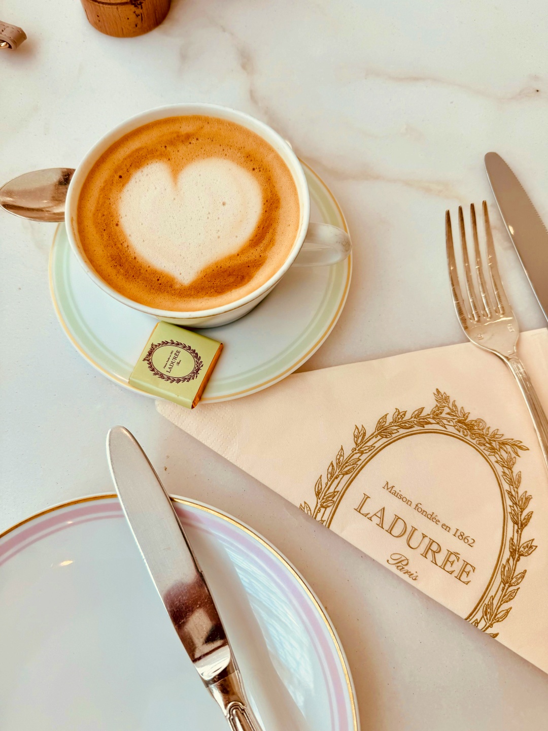 Quán cafe đẹp ở Paris: 10 Điểm đến sang trọng