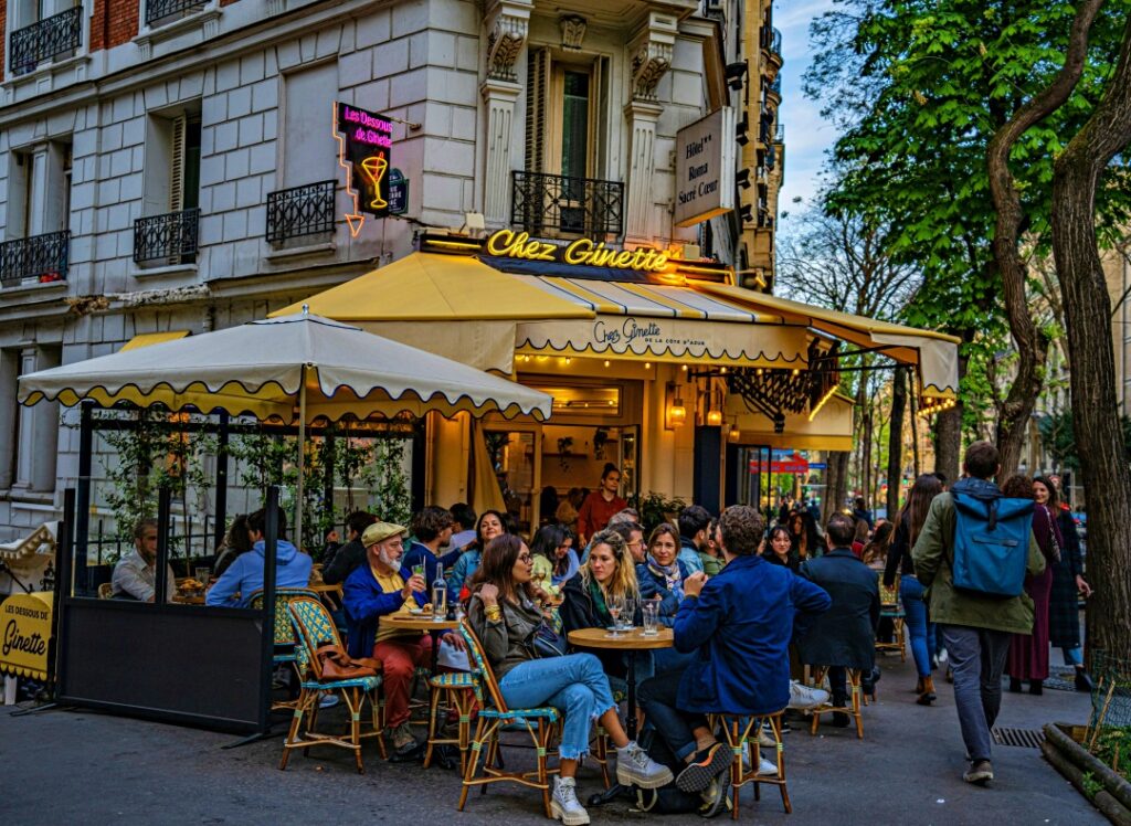 Chez Ginette – quán cafe đẹp ở Paris mang phong cách retro tại Montmartre