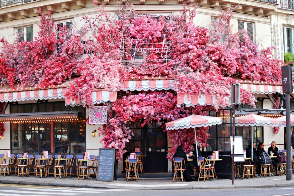 La Favorite Saint-Paul – quán cafe đẹp ở Paris với décor pastel hiện đại