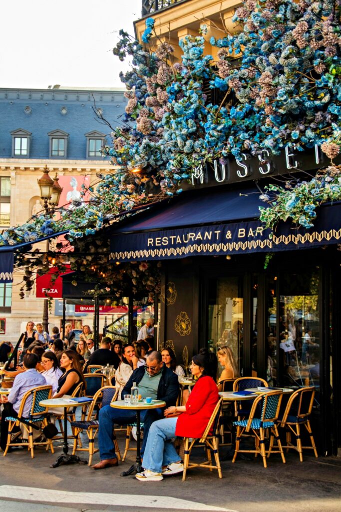 Musset – quán cafe đẹp ở Paris phong cách tối giản trên Rue Saint-Honoré.