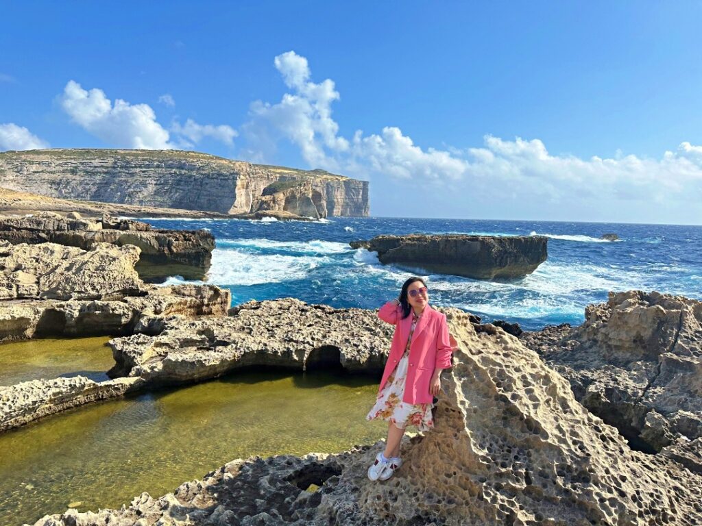 Khung cảnh tuyệt đẹp tại Dwejra Bay của Gozo Malta