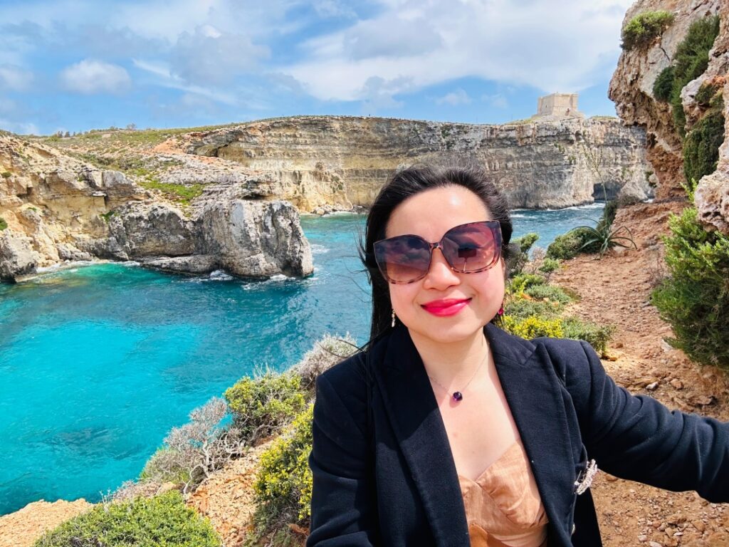 Blue Lagoon Malta với làn nước xanh biếc nổi tiếng giữa đảo Comino, bãi biển hoang sơ và thuyền du lịch