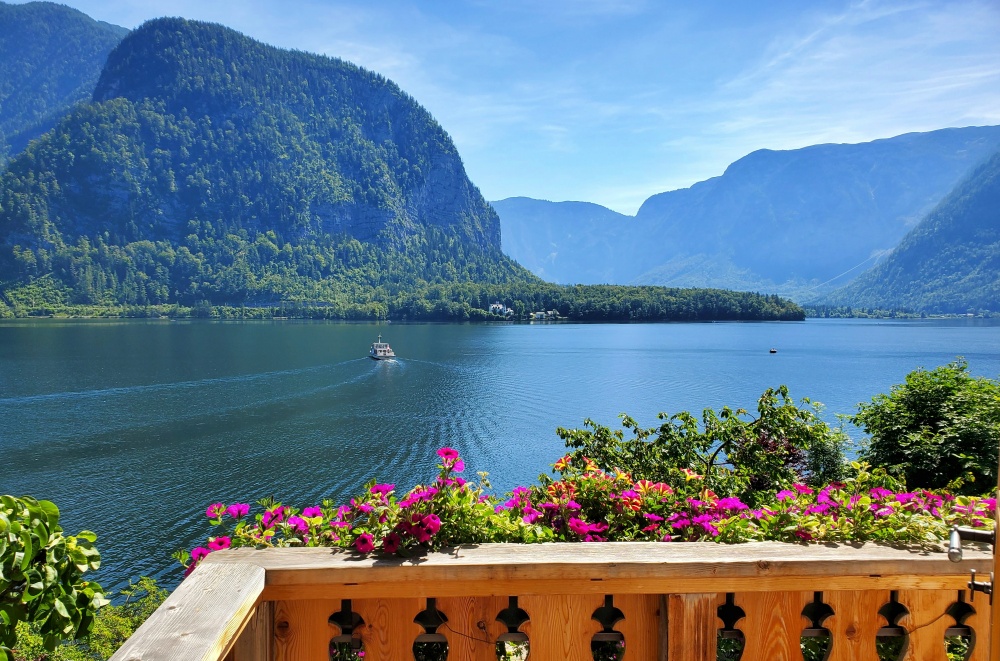Cảnh đẹp của Hallstatt từ ban công