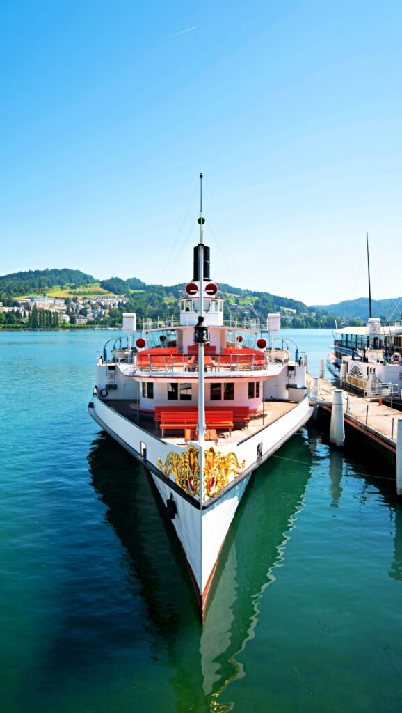 Du lịch Lucerne: trải nghiệm du thuyền thanh lịch trên hồ thơ mộng