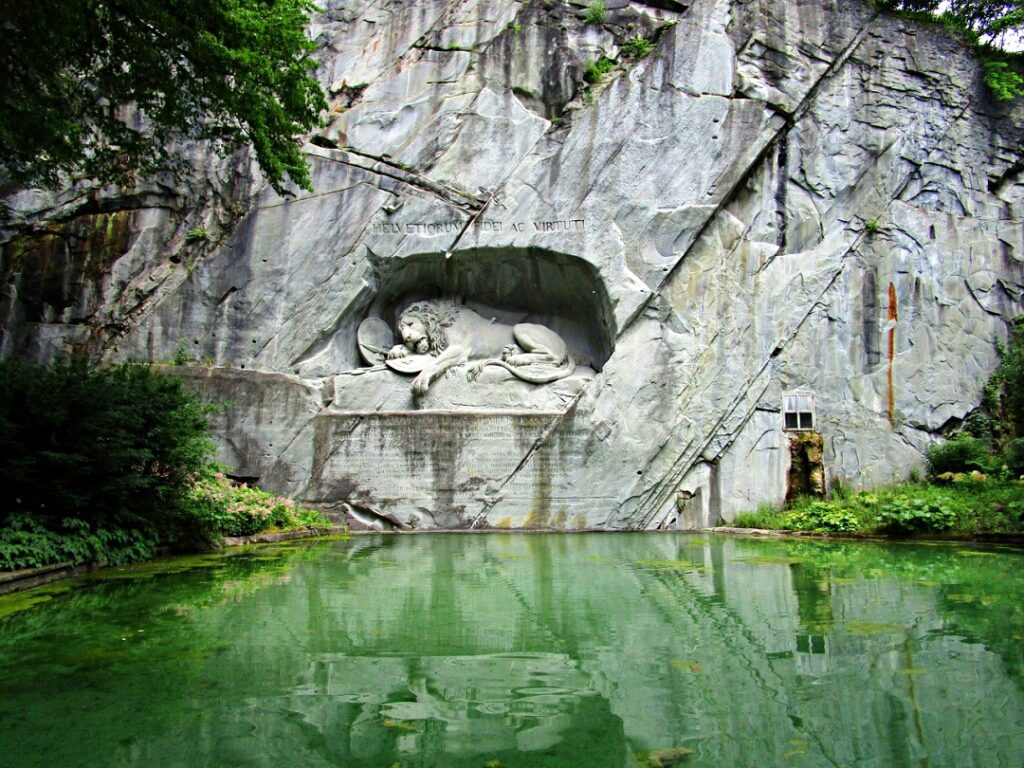 tượng Sư tử - Lion Monument