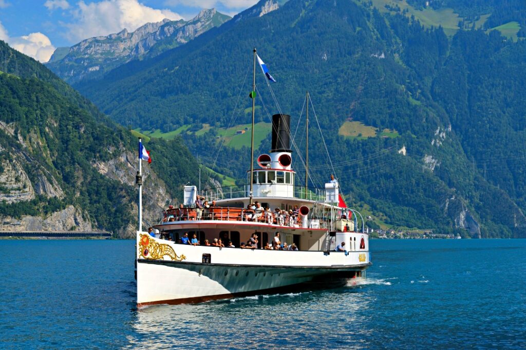 Khám phá hồ Lucerne tuyệt đẹp – điểm nhấn không thể bỏ lỡ khi du lịch Lucerne