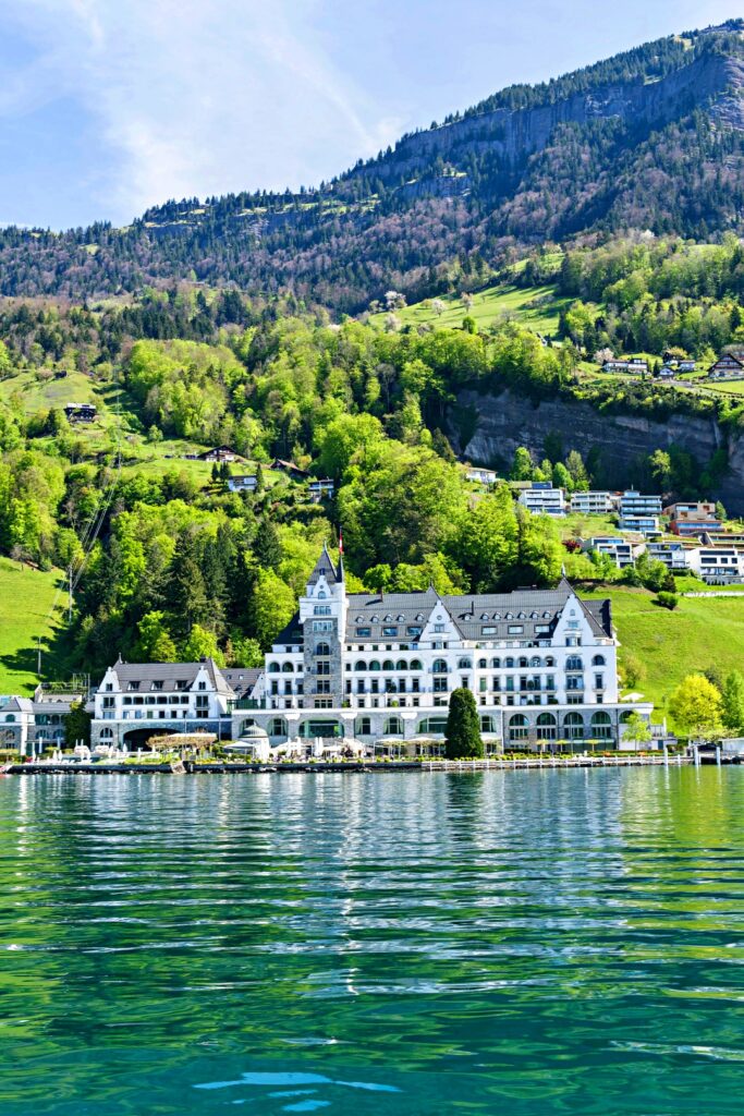 Hành trình du lịch Lucerne trọn vẹn với cruise trên hồ xanh ngọc