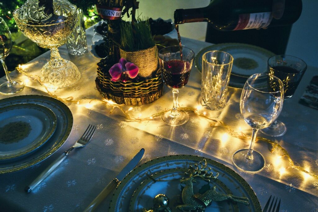 Khách du lịch thưởng thức ẩm thực Thuỵ Sĩ tại nhà hàng Montreux