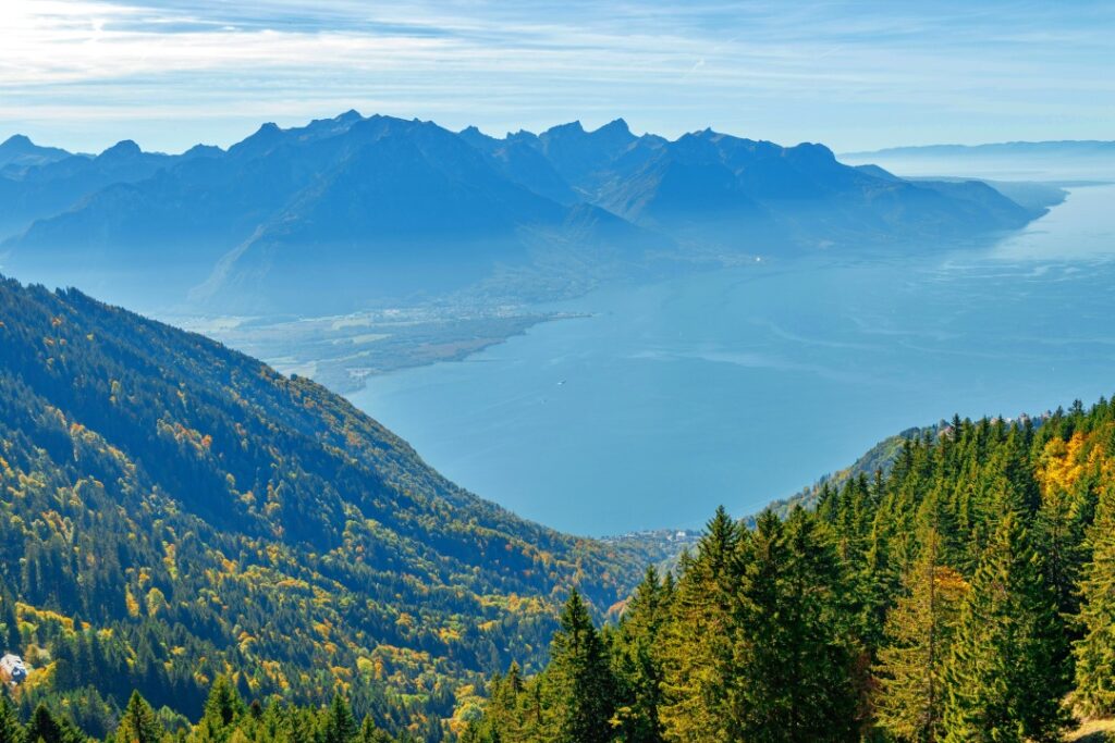 Toàn cảnh Panorama từ đỉnh Rochers-de-Naye nhìn xuống hồ Geneva và dãy Alps của Montreux Thuỵ Sĩ