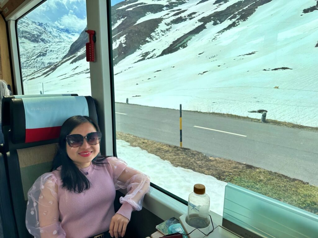 Glacier Express – tuyến tàu ngắm cảnh Thụy Sĩ nổi tiếng giữa núi Alps
