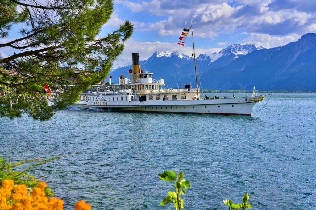 Hồ Geneva nhìn từ du thuyền – du lịch Montreux Thụy Sĩ tuyệt đẹp