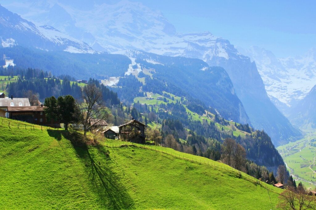 Cảnh đèo Brünig hùng vĩ trên hành trình GoldenPass Express