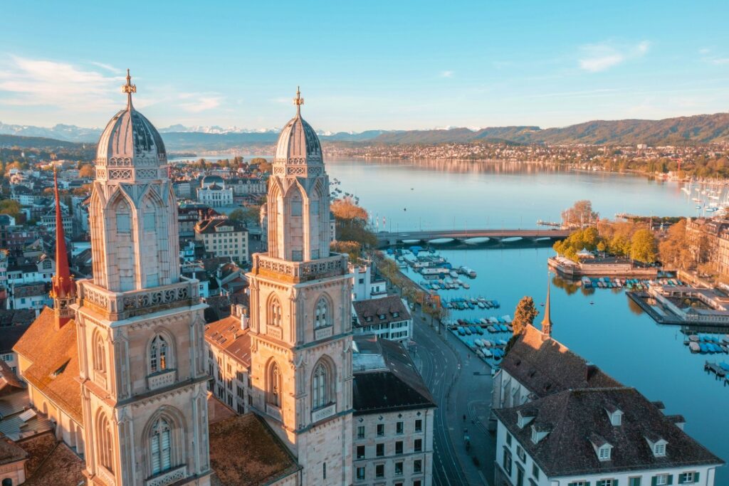 Cảnh từ trên cao tuyệt đẹp của Zurich mùa hè ở Thuỵ Sĩ