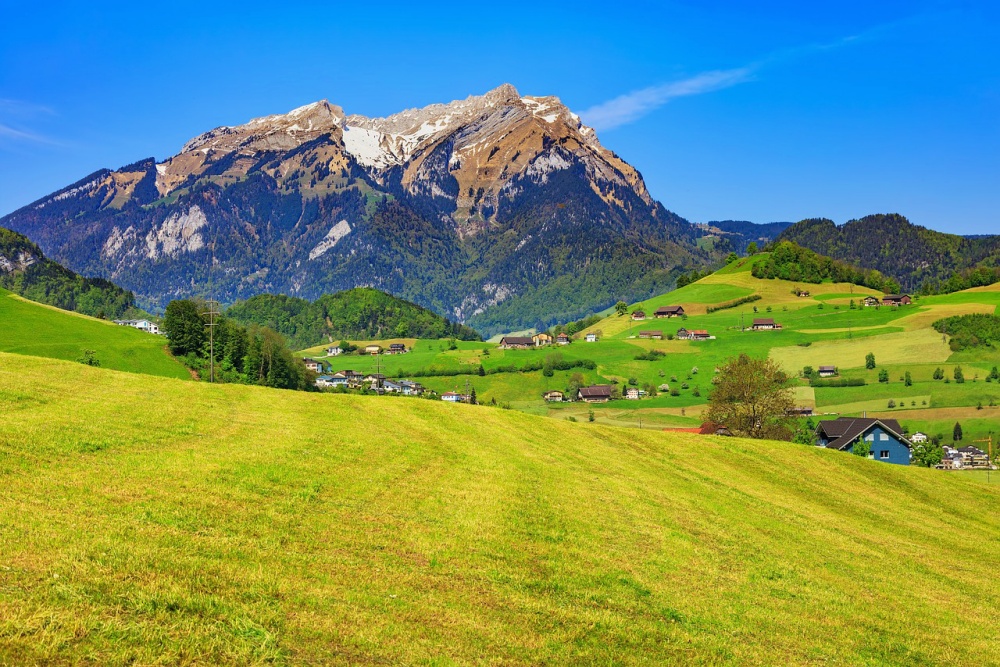 Núi Pilatus hùng vĩ nhìn từ Lucerne