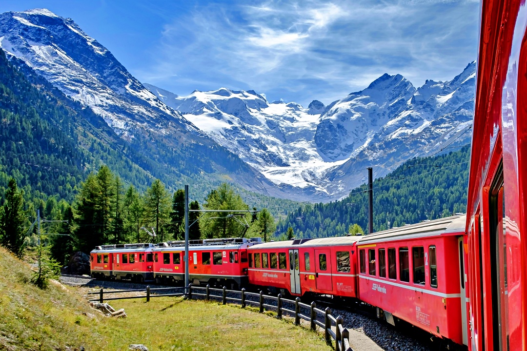Bernina Express Thuỵ Sĩ – Chuyến tàu huyền thoại từ St. Moritz tới Tirano