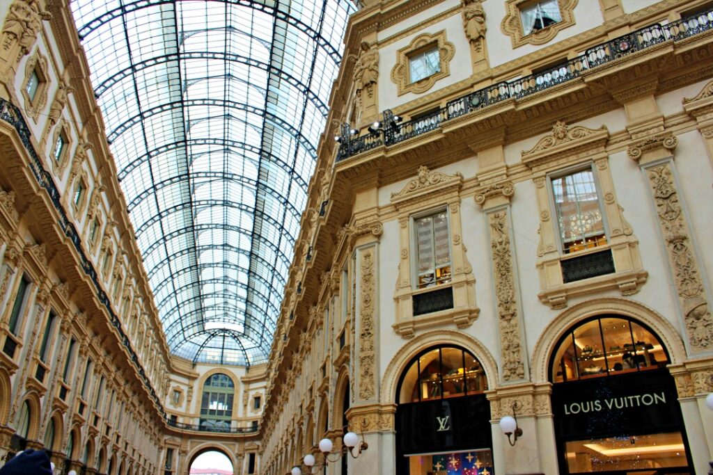 Galleria Vittorio Emanuele II - du lịch Milan