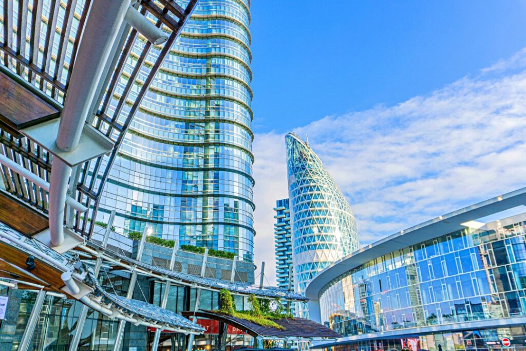 Piazza Gae Aulenti - trái tim hiện đại của Milan - du lịch Milan