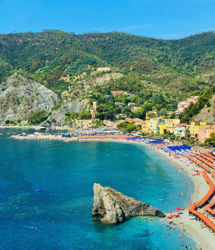 Bãi biển ở Monterosso - Cinque Terre