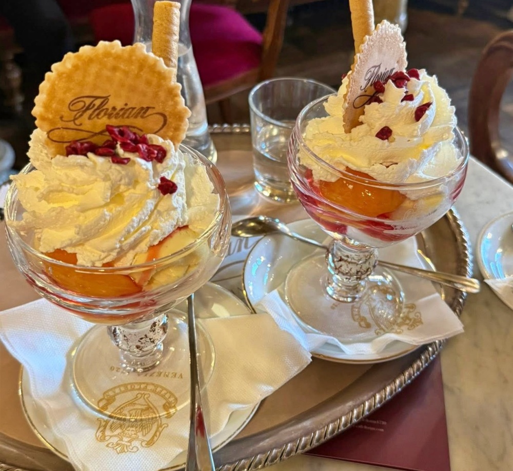 Gelato tại cafe Florian - quán cafe lâu đời nhất nước Ý - the best cafe in Venice