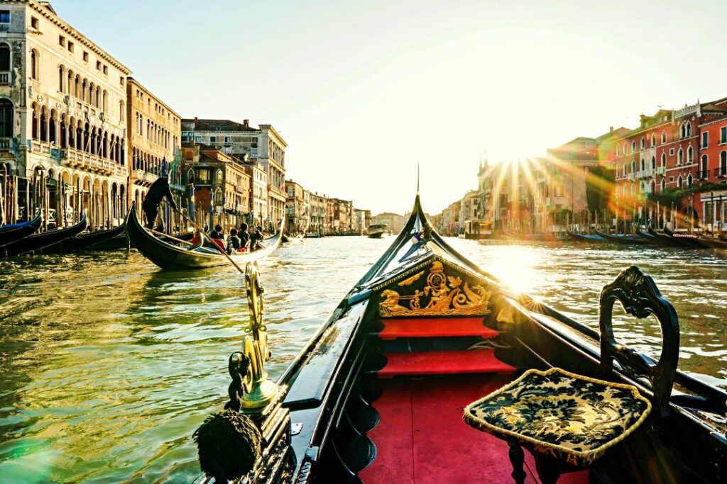 Hoàng hôn trên Grand Canal – khoảnh khắc lãng mạn bậc nhất khi du lịch Venice