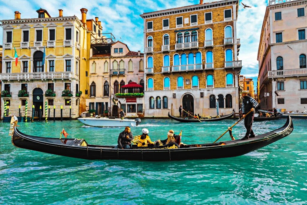 Trải nghiệm đi gondola của du lịch Venice