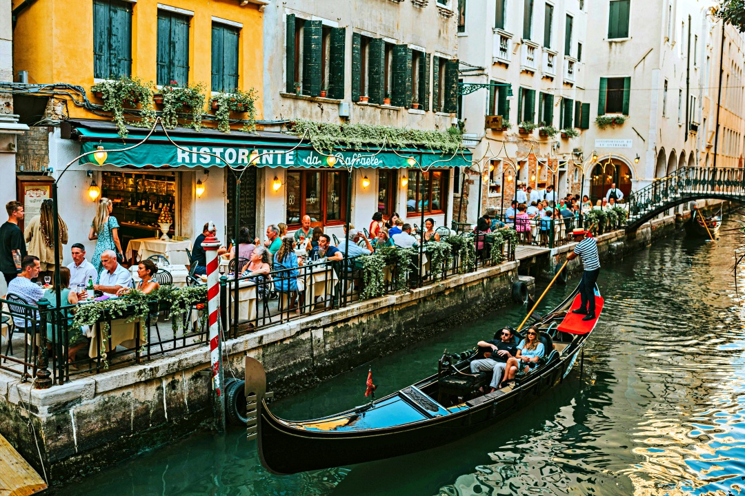 Nhà hàng bên kênh đào Venice – nơi ẩm thực và khung cảnh hòa quyện tinh tế