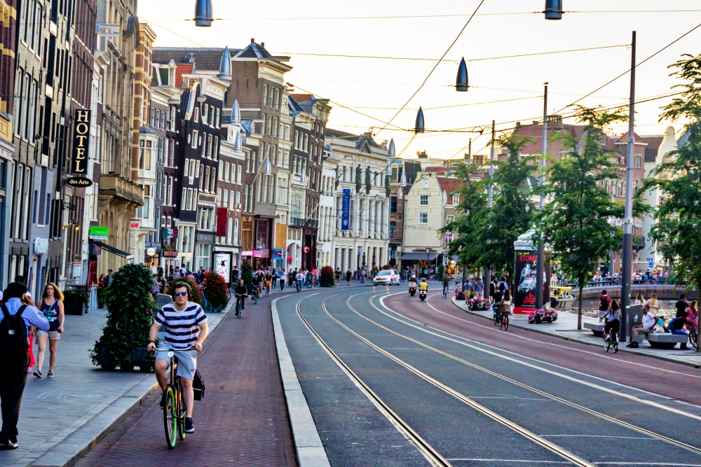 Khu phố 9 Streets Amsterdam Hà Lan – thiên đường của quán cà phê, boutique và cửa hàng vintage dọc theo kênh đào thơ mộng