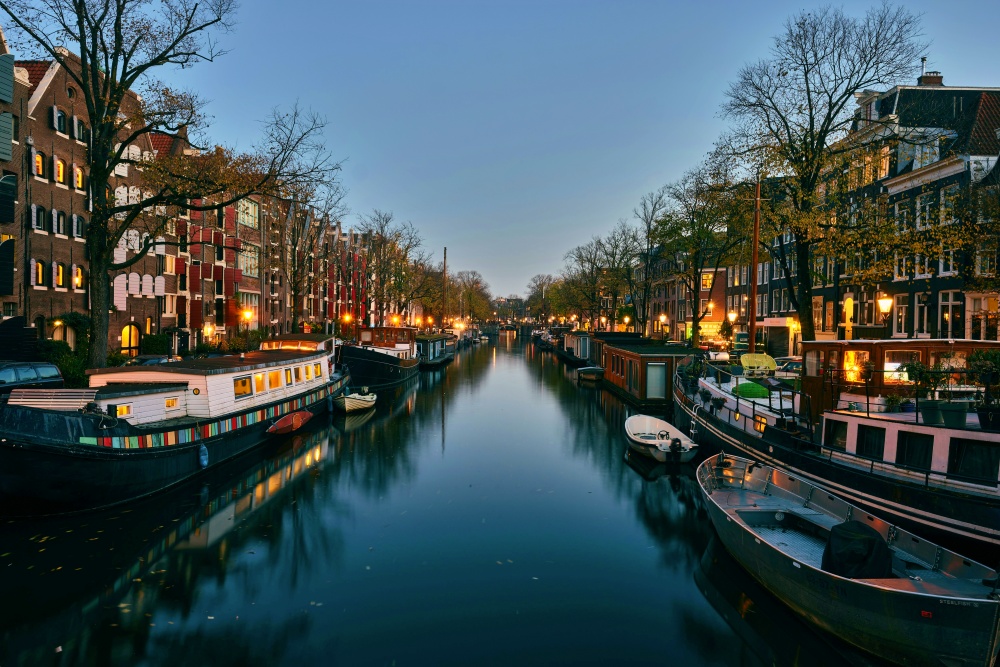 Khu phố Jordaan Amsterdam Hà Lan – dãy nhà cổ, quán cà phê và thuyền gỗ bên dòng kênh yên bình, điểm đến yêu thích của du khách yêu nghệ thuật