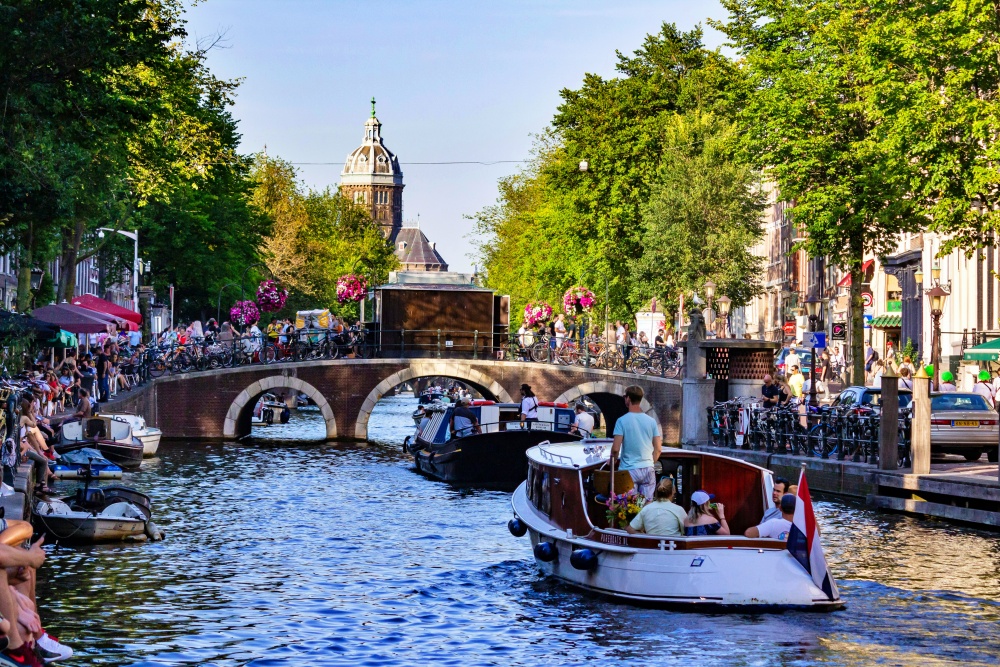 Trải nghiệm du thuyền trên kênh đào Amsterdam Hà Lan – hành trình ngắm thành phố qua góc nhìn lãng mạn và nghệ thuật