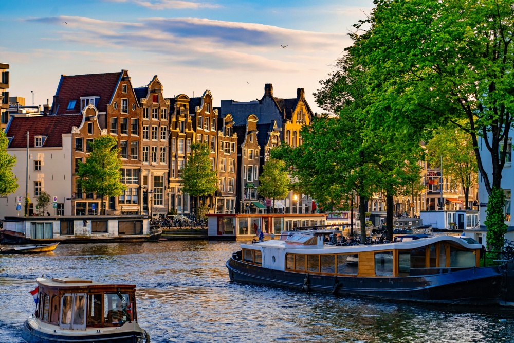 Hoàng hôn trên kênh đào - du lịch Amsterdam Hà Lan