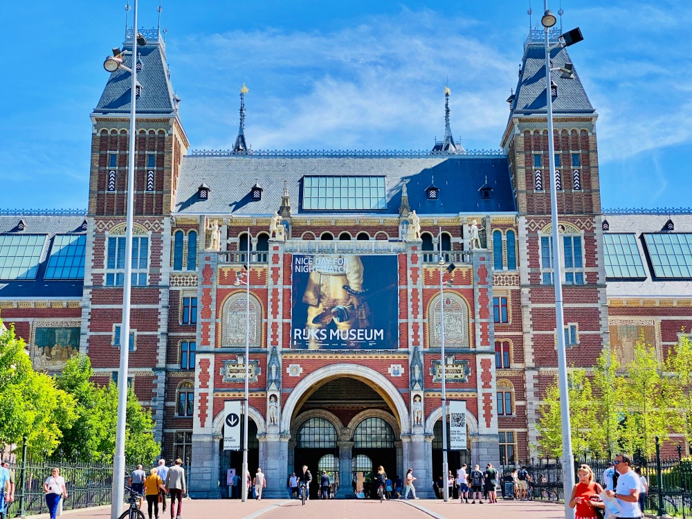 Rijksmuseum Amsterdam Hà Lan – bảo tàng nghệ thuật quốc gia nổi tiếng với kiến trúc cổ điển và các kiệt tác của Rembrandt.